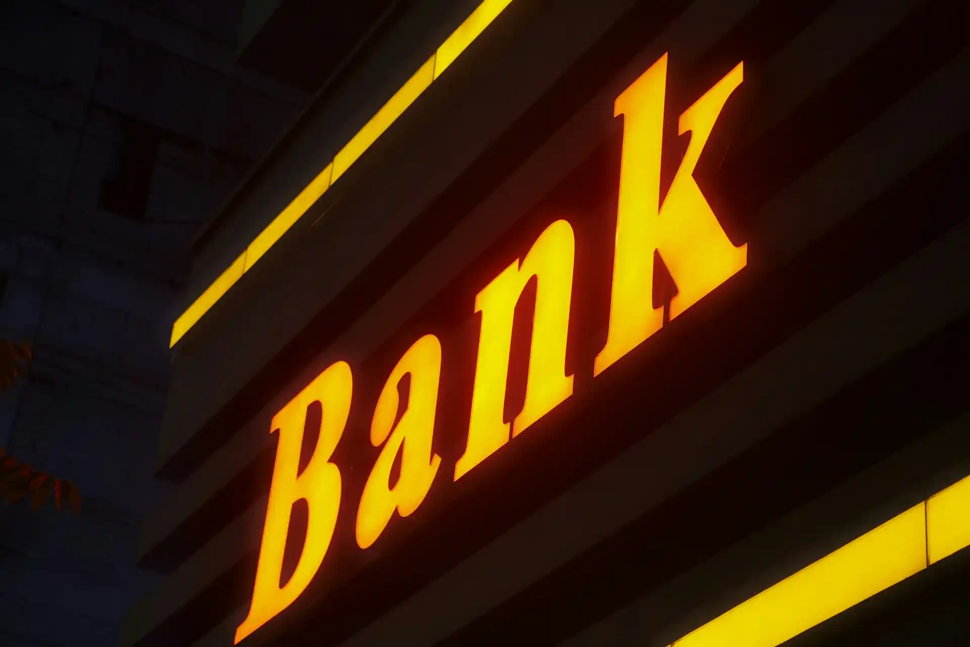 Explore the vital role of global investment banks in the modern economy, their core functions, and their influence on financial markets and economic growth in 2025.