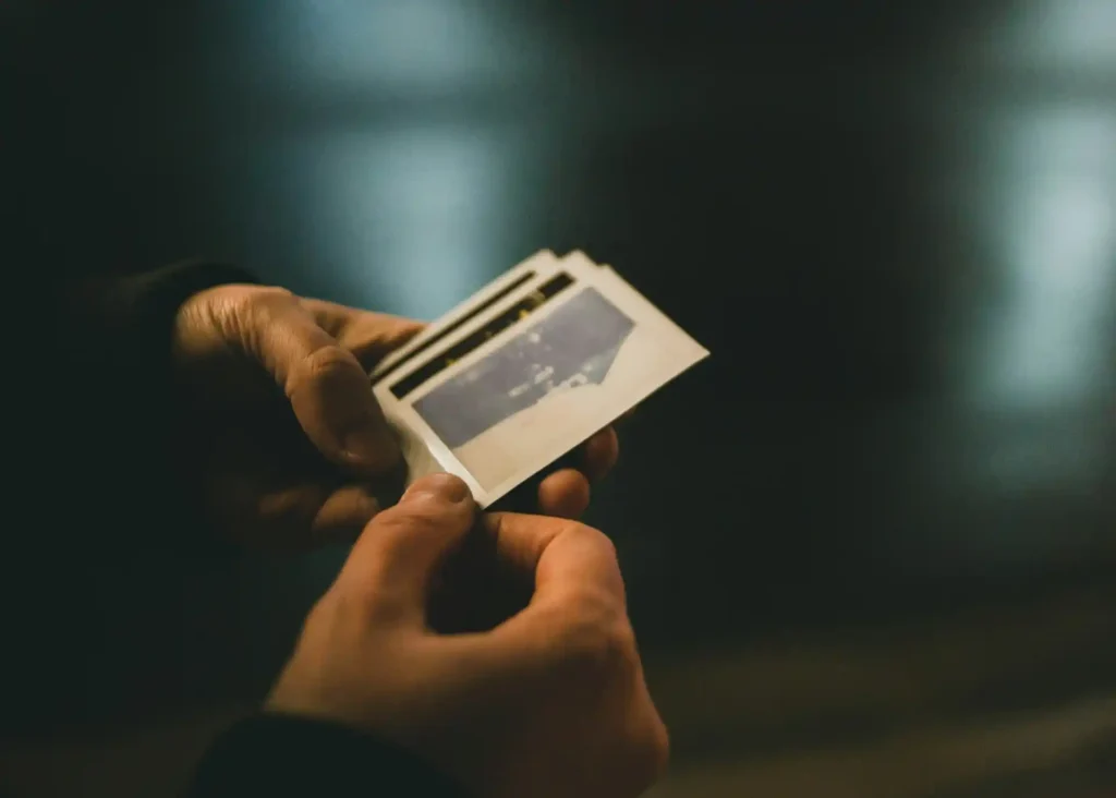 Learn what professionals should include on real estate business cards to attract more clients. Discover design tips, essential contact info, and strategies for creating effective cards.
